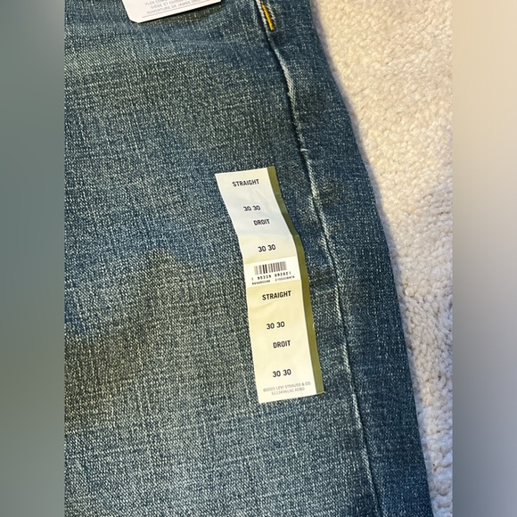 ⭐️NWT⭐️ Levi’s Straight Leg Jeans - Picture 2 of 7